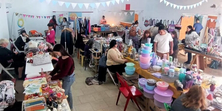 Acción comunitaria de Primero Monte Hermoso. Los referentes se mostraron satisfechos con su primera feria de artesanos