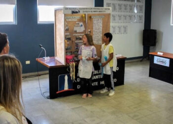 Los alumnos de la Primaria 2 presentaron su proyecto sobre medusas elegido finalista de la Feria de Ciencia y Tecnología