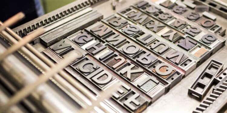 Que si, que no. ¿Las mayúsculas llevan acento gráfico? Una confusión que viene de lejos