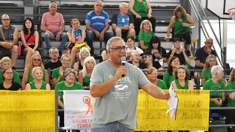 José Abraham en el cierre de los talleres anuales de Adultos Mayores