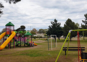Plaza Papa Francisco frente a barrio Fonavi Monte Hermoso