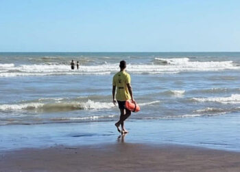Con un plantel reducido hasta diciembre las playas de Monte Hermoso ya cuentan con servicio diario de guardavidas