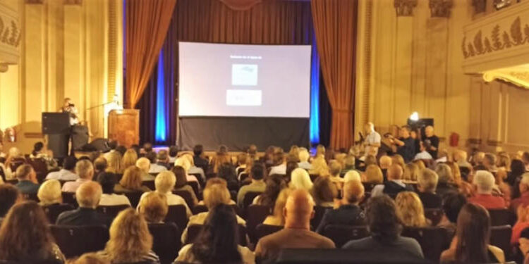 El otro regreso de Milstein a su ciudad: se estrenó en Bahía Blanca el documental de Machiavelli sobre César Milstein