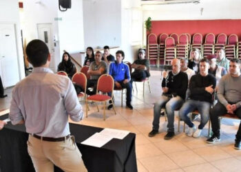 Distribuyeron aportes financieros entre pescadores artesanales de Monte Hermoso en el marco de un programa provincial