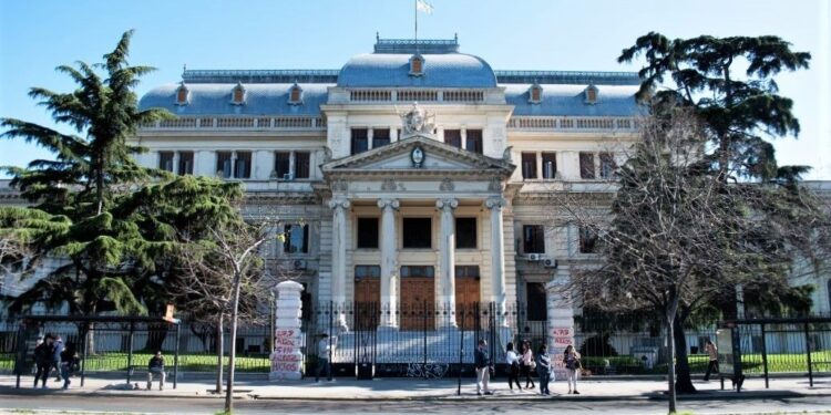 Las 105 leyes negadas al pueblo bonaerense