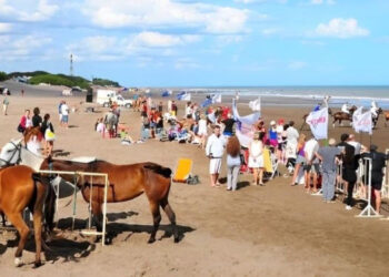 Este sábado 12 en la zona del espigón este. El torneo Patagonia Beach Polo concita la atención en Monte Hermoso