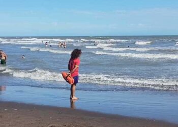 Playa segura y cuidada en Monte Hermoso: el valioso aporte de los guardavidas