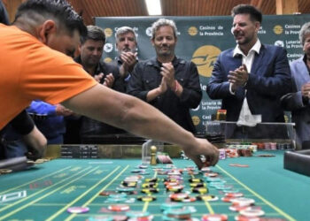 Ni tan oscuro y para nada maléfico: negro el 13 fue la bola que inauguró la temporada del casino montermoseño
