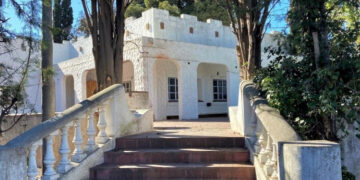 Todo listo para celebrar el aniversario de Monte Hermoso. Nahuel Pennisi en la apertura de la Casa de la Cultura