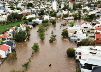 Volver a empezar. Bahía Blanca se enfrenta a su propio desafío: reconstruirse desde el barro y el dolor