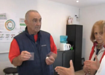 Entrega de semillas de estación en el Paseo del Pinar