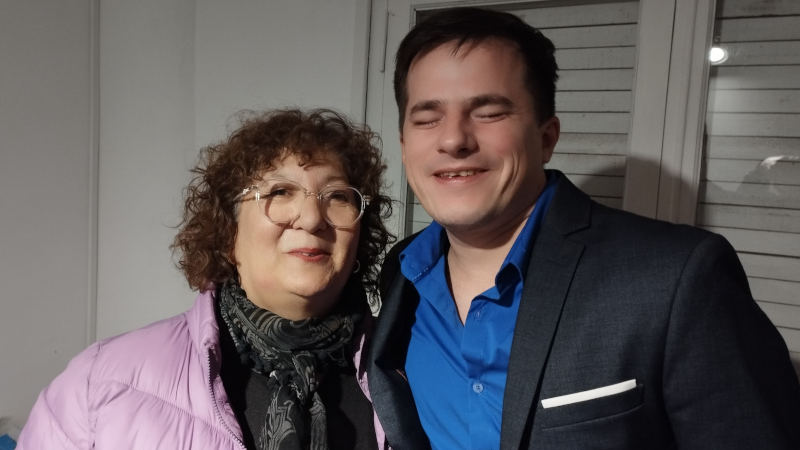 Mónica Carmelino junto a Nahuel Pennisi