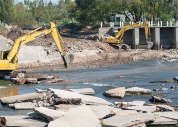 Trabajos de reparación en el Canal Maldonado de Bahía Blanca