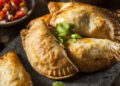 La tradición de las empanadas de vigilia en Semana Santa. La receta de Doña Petrona, la pionera de la cocina televisiva