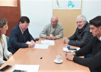 Con la firma del contrato avanza la obra para dotar del servicio de gas a nuevas y futuras viviendas en Coronel Dorrego