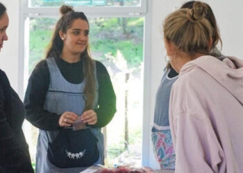 Convocando a más de 200 vecinos se llevó a cabo la primera jornada de entrega de semillas de estación