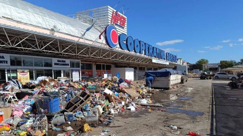 Hiper de Aguado Cooperativa Obrera tras las inundación del 7 de marzo