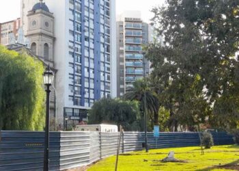 Obras de mejora en el sector de juegos de la Plaza Rivadavia de Bahía Blanca