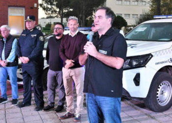 Importantes anuncios del ministro de Seguridad provincial en la entrega de tres nuevos móviles policiales para Monte Hermoso
