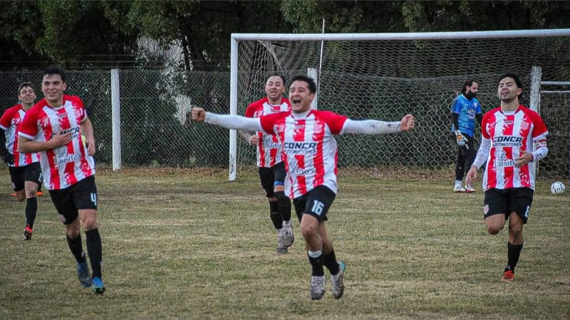 Atlético Monte Hermoso celebra la victoria frente a SUPA
