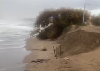 Cierre de camino costero en Villa Faro Recalada
