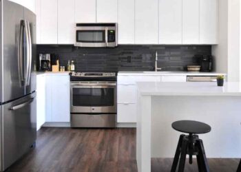 Cocinas y lavaderos con diseño funcional: claves para elegir tecnología que acompañe el estilo de tu hogar