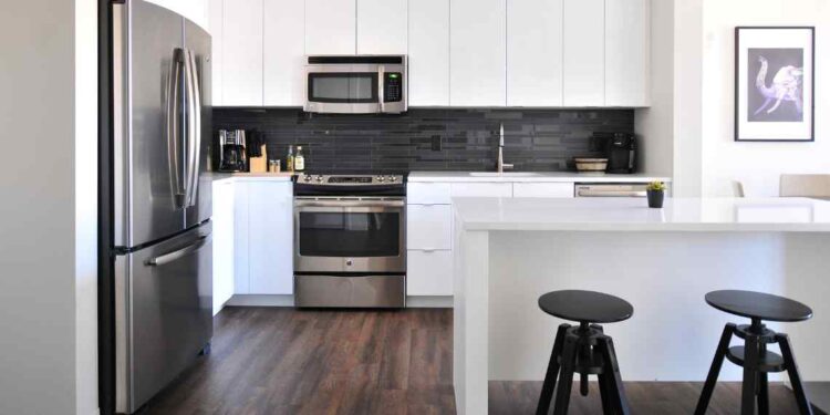 Cocinas y lavaderos con diseño funcional: claves para elegir tecnología que acompañe el estilo de tu hogar