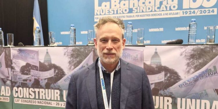 La Bancaria, en “pie de guerra” y siempre en constante crecimiento: por y para sus afiliados “Estamos firmes, somos un gremio fuerte y con sentido de pertenencia: si tocan a uno tocan a todos”, es la percepción de Fernando García, secretario general de la seccional Bahía Blanca y futuro secretario de Cultura y Educación a nivel nacional