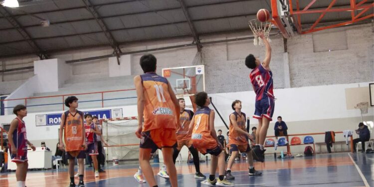 Monte Basket vs San Lorenzo en la liga de menores de la ABB