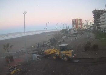 En marcha tareas de limpieza y reconstrucción en la Costanera tras la fuerte sudestada de domingo y lunes