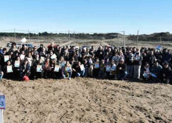 Familias beneficiadas reciben sus lotes del programa Habitar