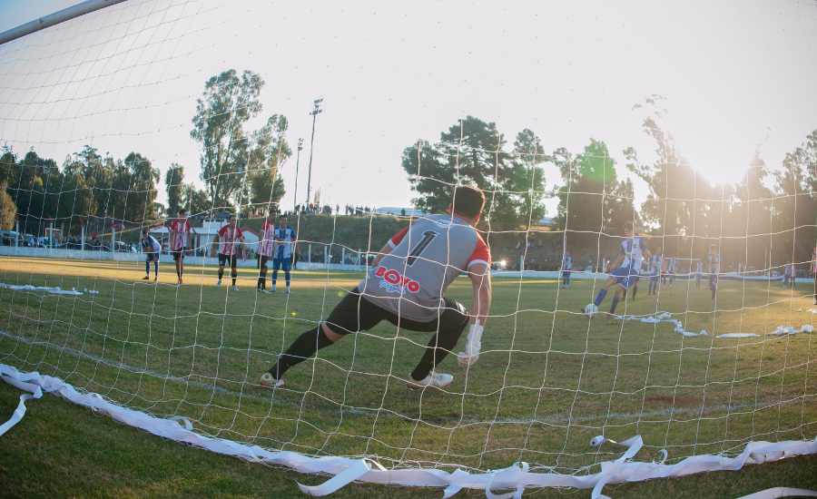 Gol de Suteryh de penal frente a Atlético Monte Hermoso Gol de Suteryh de penal frente a Atlético Monte Hermoso