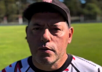 Gustavo Reyes DT de Atlético Monte Hermoso