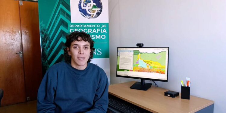 Lola González estudiante de Turismo de la UNS