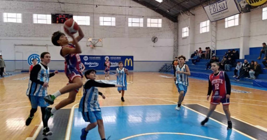 Monte Basket vs Ateneo de Punta Alta en club Argentino