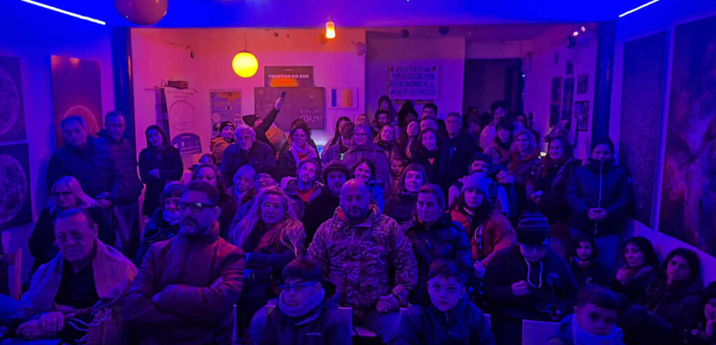 Observando el lado oscuro en el Centro de Observación Astronómica