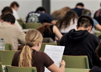 Proponene exámenes orales para limitar el uso de la IA