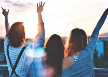 Dichos y palabras. Día del Amigo: claves para la redacción apropiada de los términos usuales al referirse a la celebración