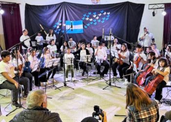 La orquesta y coro infantil y juvenil de Monte Hermoso celebró su segundo aniversario con una presentación pública