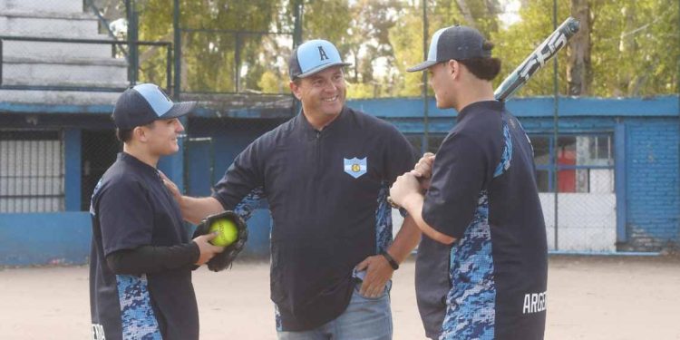 El sóftbol bahiense, de fiesta: “Nos propusimos hacer el mejor torneo jamás visto en nuestra ciudad”, dijo Diego Rafael Salguero  Del 5 al 11 de octubre se desarrollará en las canchas del parque de Mayo de Bahía Blanca el torneo Panamericano U 18 de selecciones, la primera competencia internacional que alberga la provincia de Buenos Aires en la historia de este deporte a nivel nacional