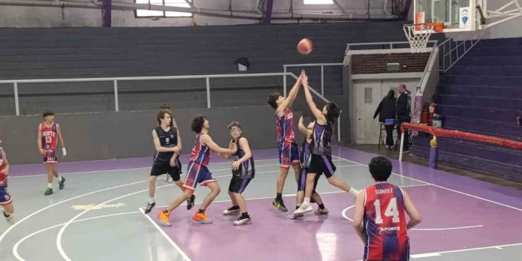 Monte Hermoso Basket vs Independiente en Bahía Blanca