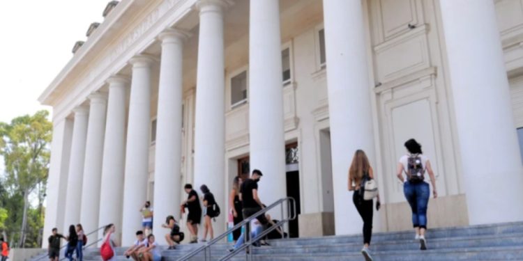 costo mensual de vivir en Bahía Blanca para un estudiante de la UNS