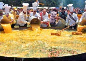 Fiesta de la Omelette Gigante