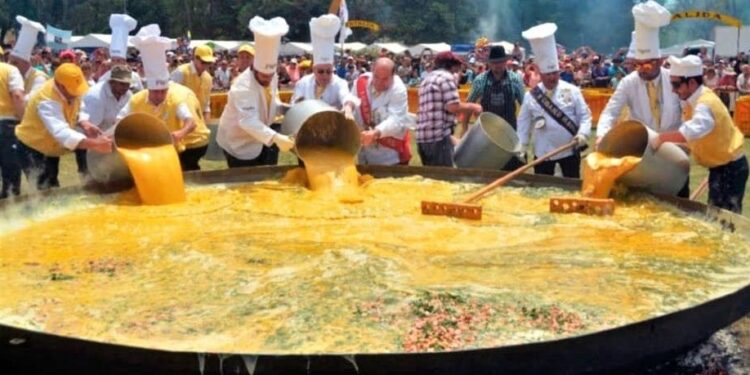 Fiesta de la Omelette Gigante