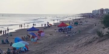 Gazebos en la playa de Monte Hermoso