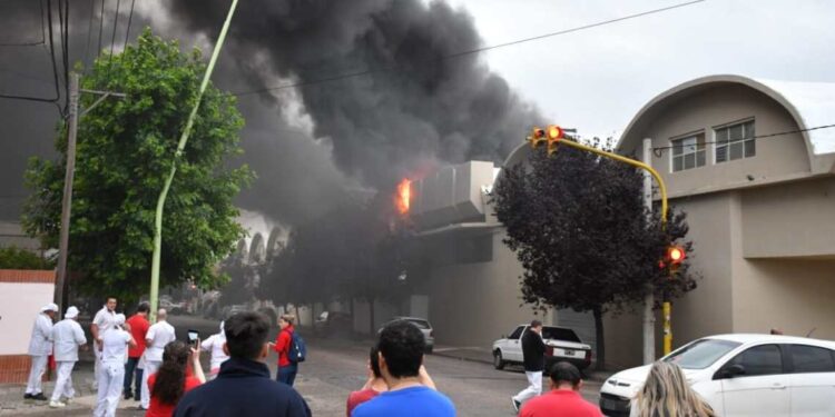 Incendio en el Hiper de la Coope en Bahía Blanca