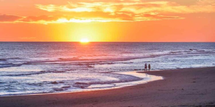 Los atractivos de Monte Hermoso y las actividades que ofrece el distrito. La playa, médanos y la desembocadura del río Sauce Grande  Con la temporada estival ya en marcha, Monte Hermoso vuelve a consolidarse como uno de los destinos más elegidos del sudoeste bonaerense. La combinación de playa, naturaleza, espacios culturales y propuestas recreativas marca el pulso de un verano que encuentra a la ciudad recibiendo turistas de toda la región y el país