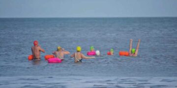 Natación y lectura en parador La Escuela