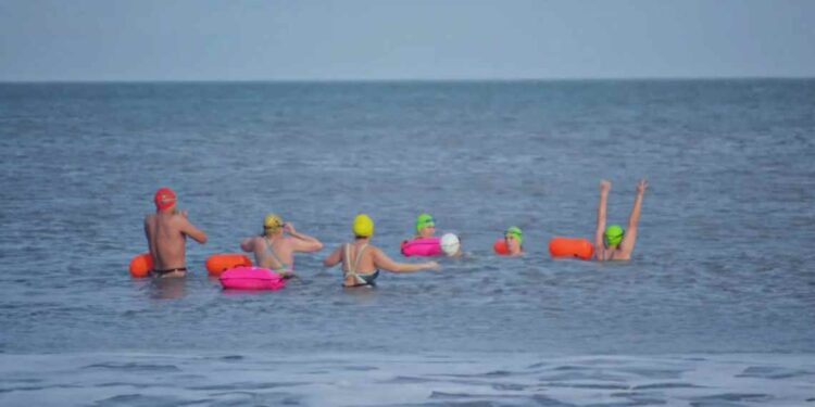 Natación y lectura en parador La Escuela