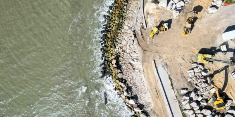 Obras de defensa costera en Pehuen Co